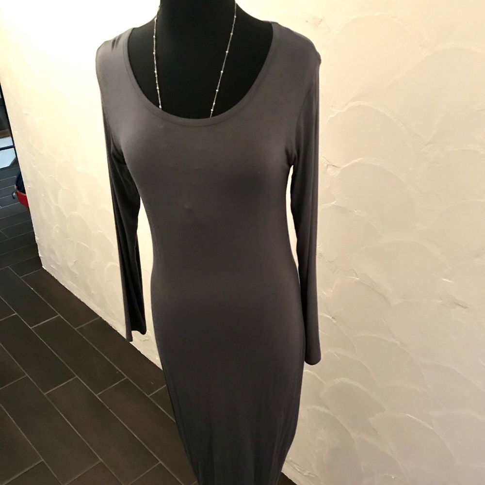 Gray Loveappella body con midi dress. Size large